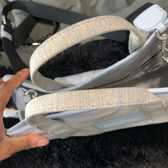 Marc Jacob Tote Bag , used has minor stains on the bottom and handles - Picture 8 of 9